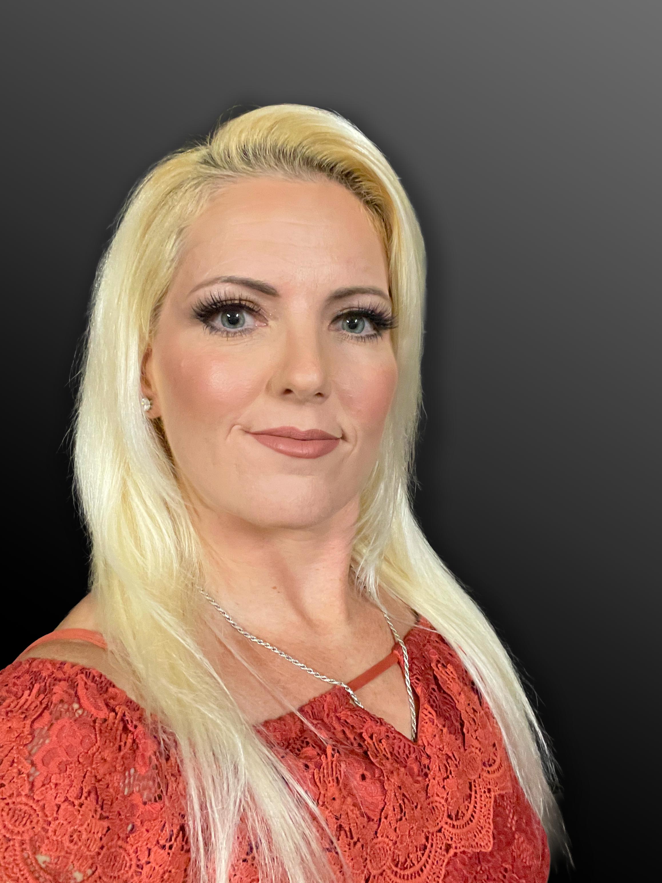 Кристал Мэйес