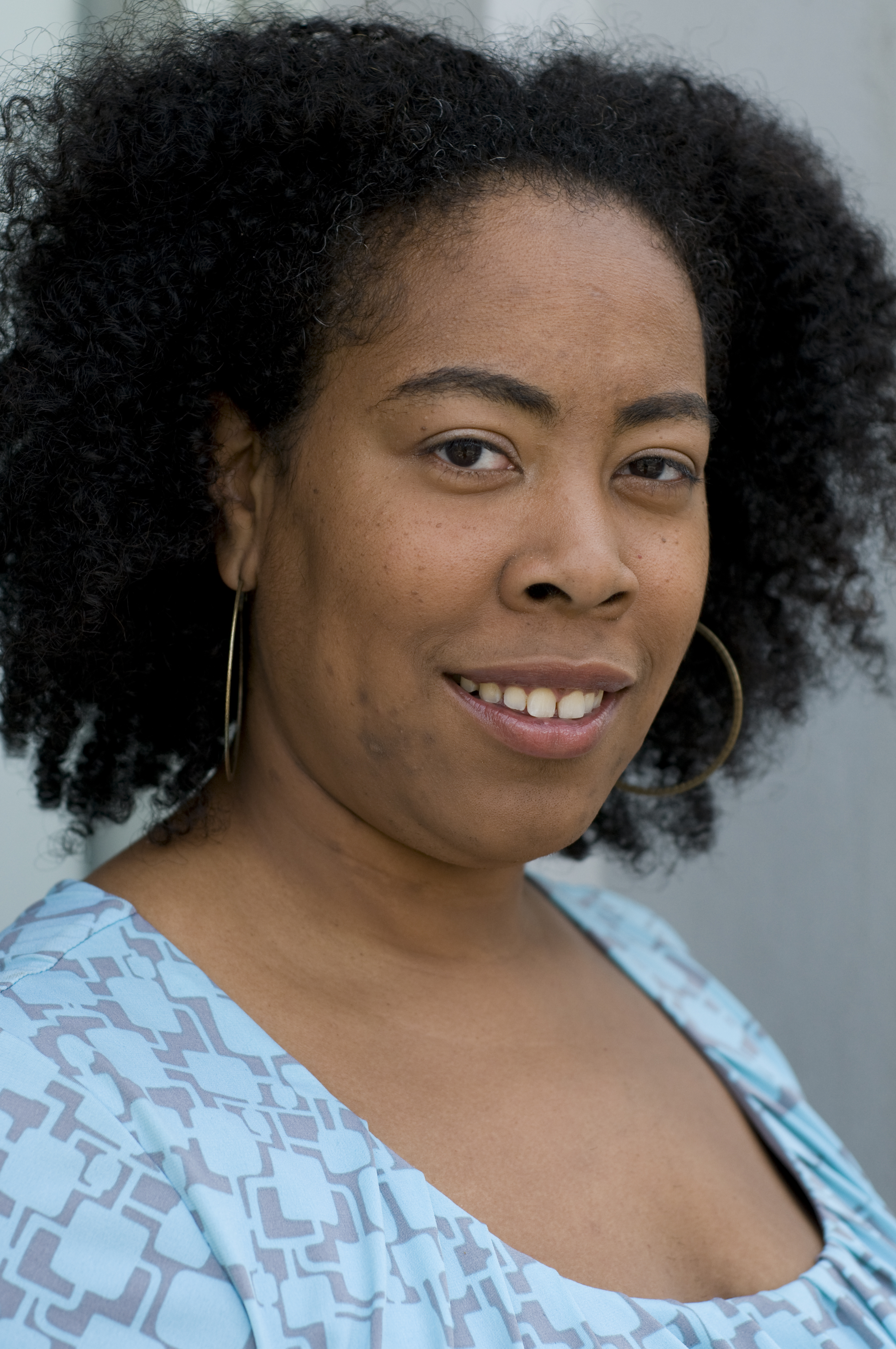 Анджела Такер