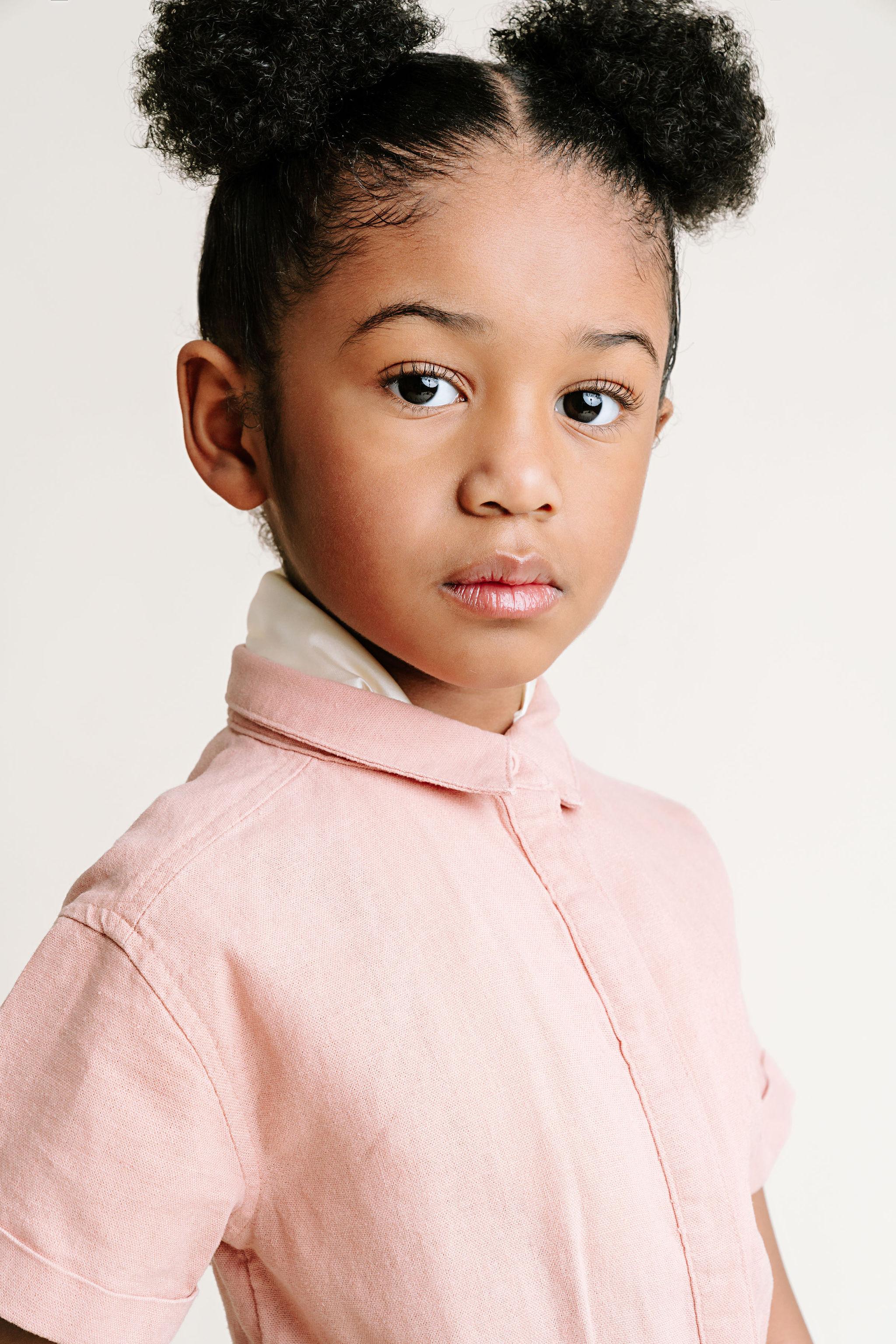 Эллиа  Рэй Лав