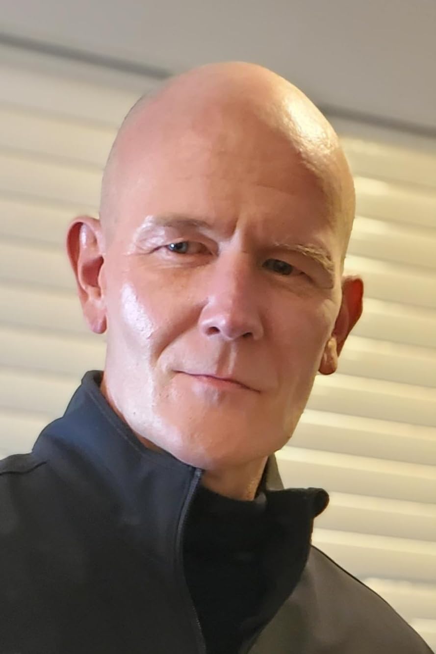 Джош Стрэйт