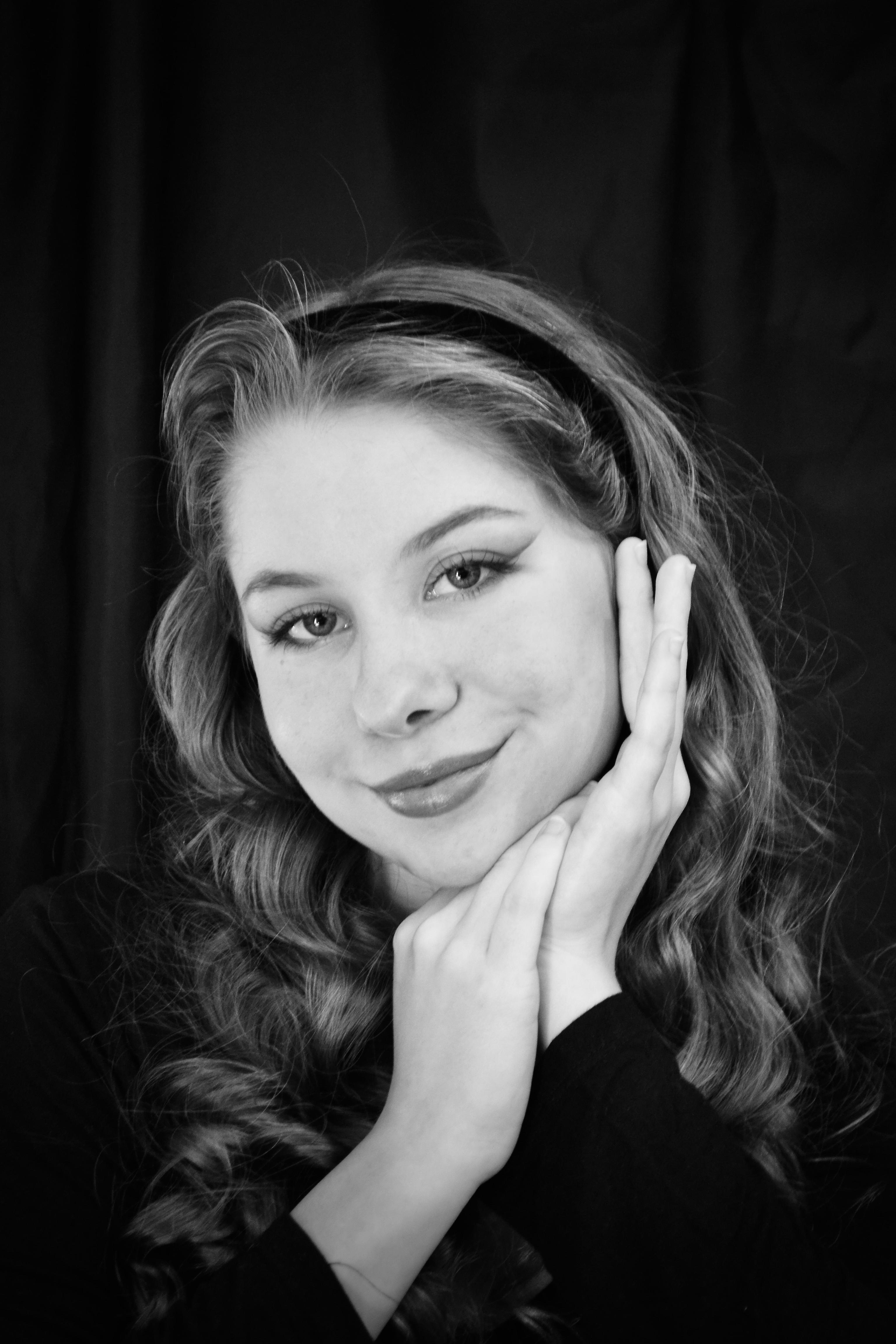 Изабель Холлис