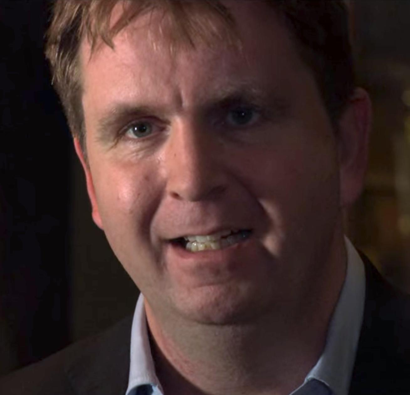 Йен Овертон