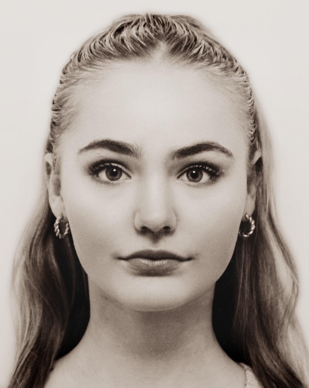 Изабелла Хопкинс