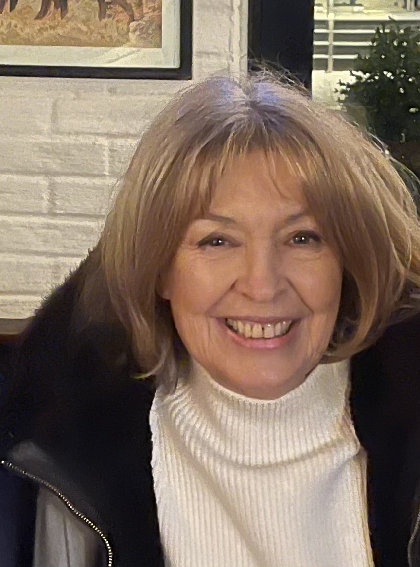 Полли Адамс