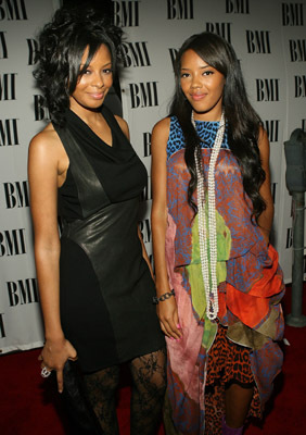 Анджела Симмонс