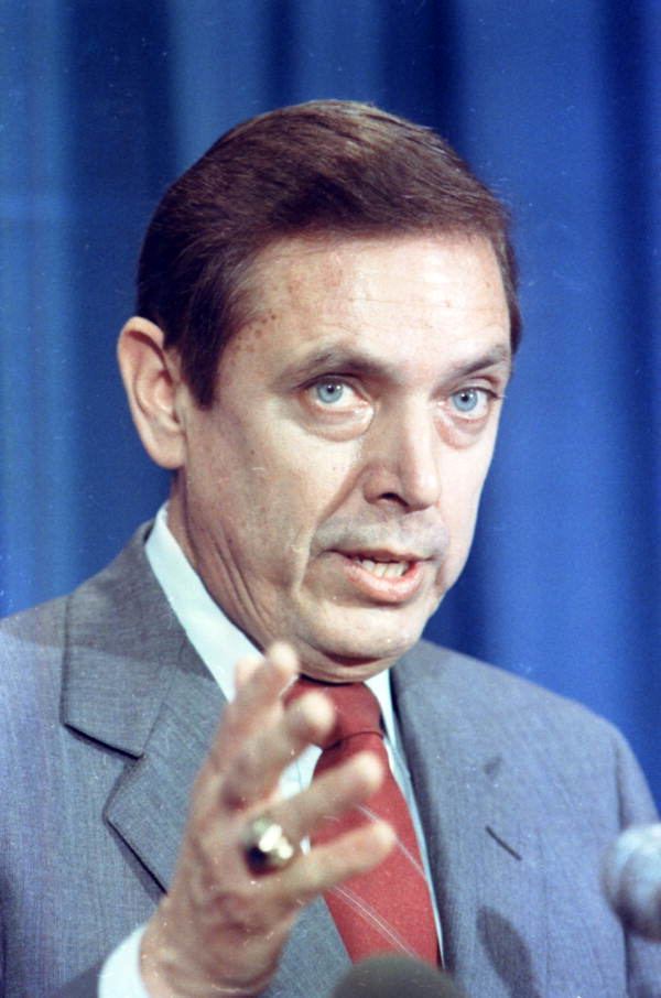 Боб Мартинес