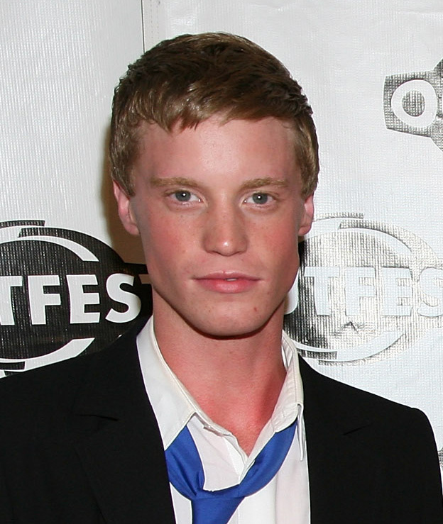 Дэниэл Скелтон