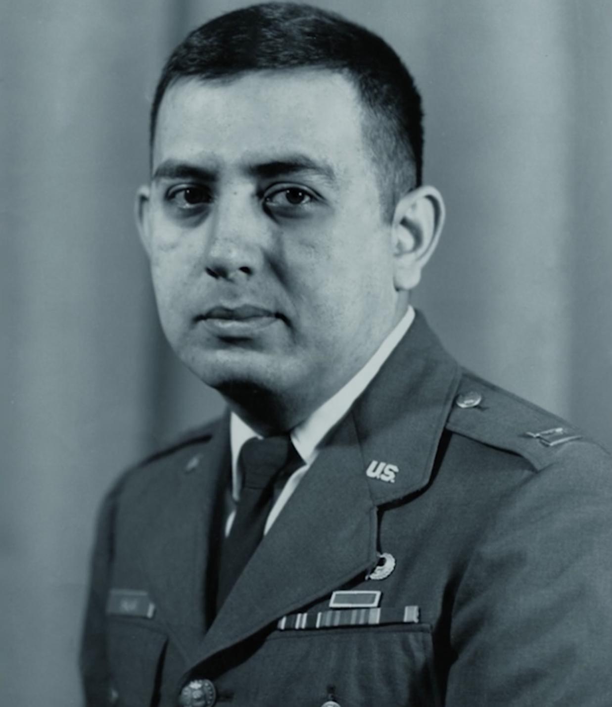 Роберт Салас