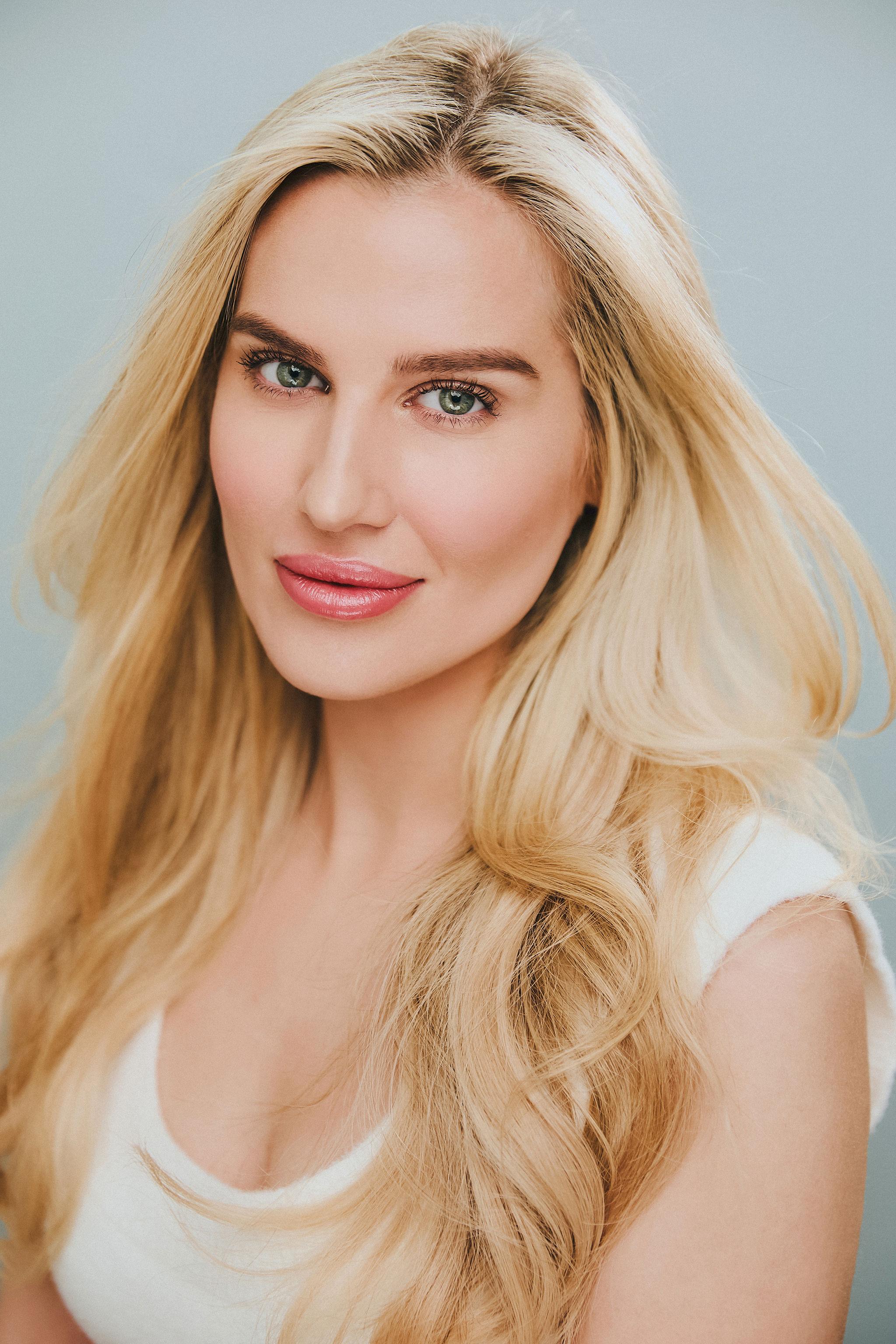 Ребекка Адамс