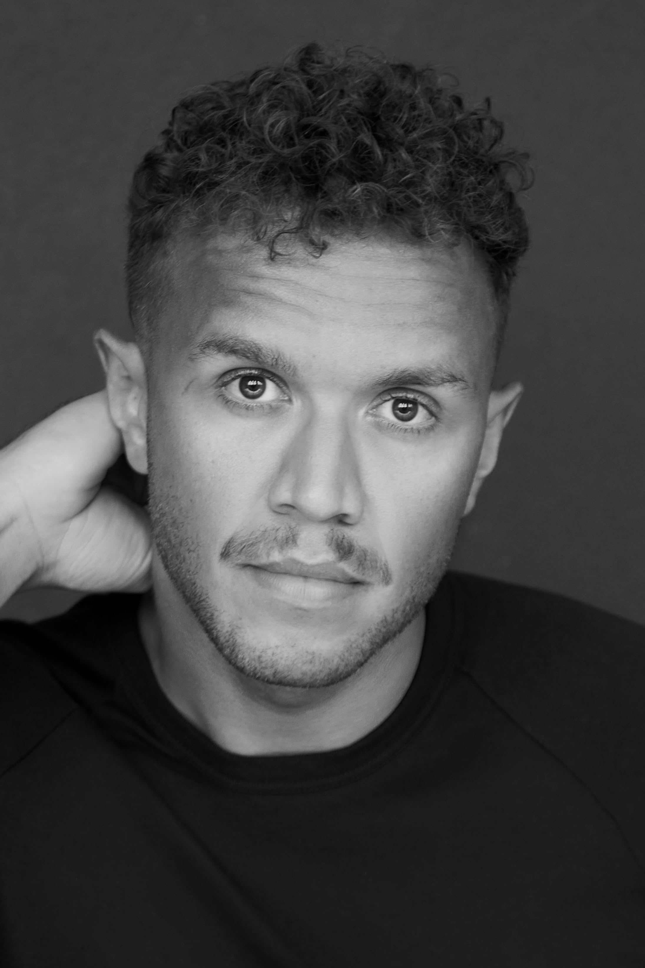 Альфи Гледил