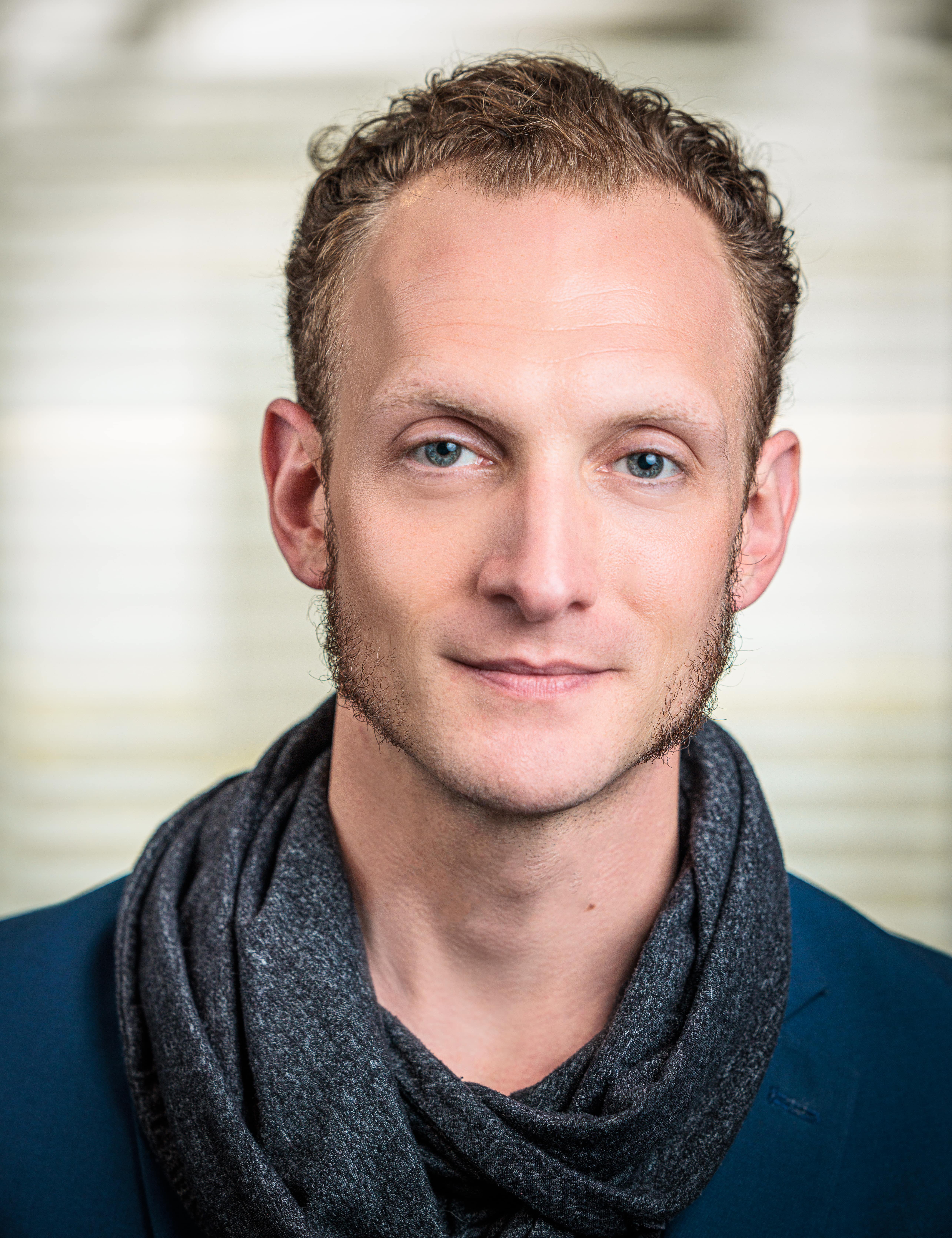 Тэвис Л. Бэйкер