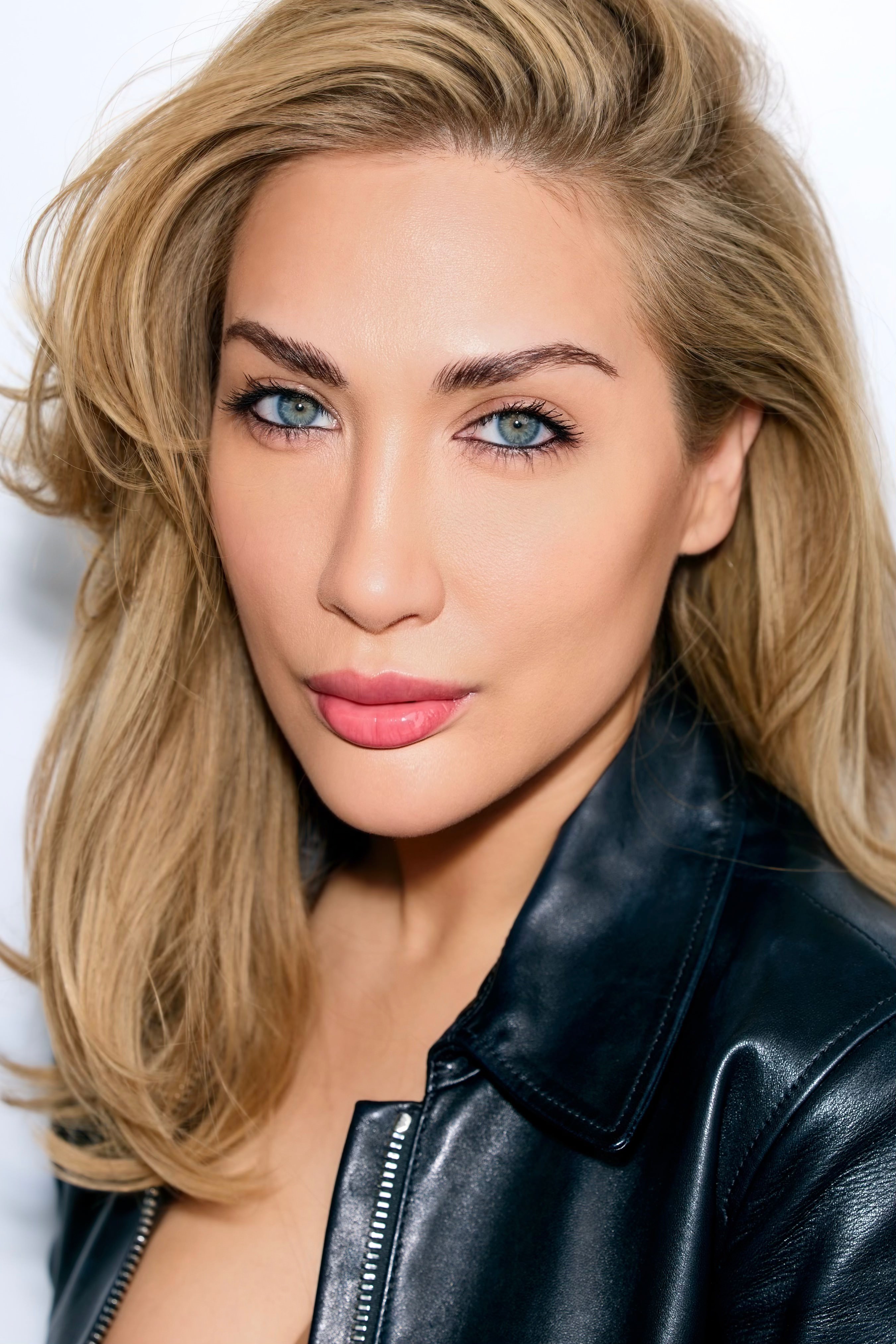 Виктория София