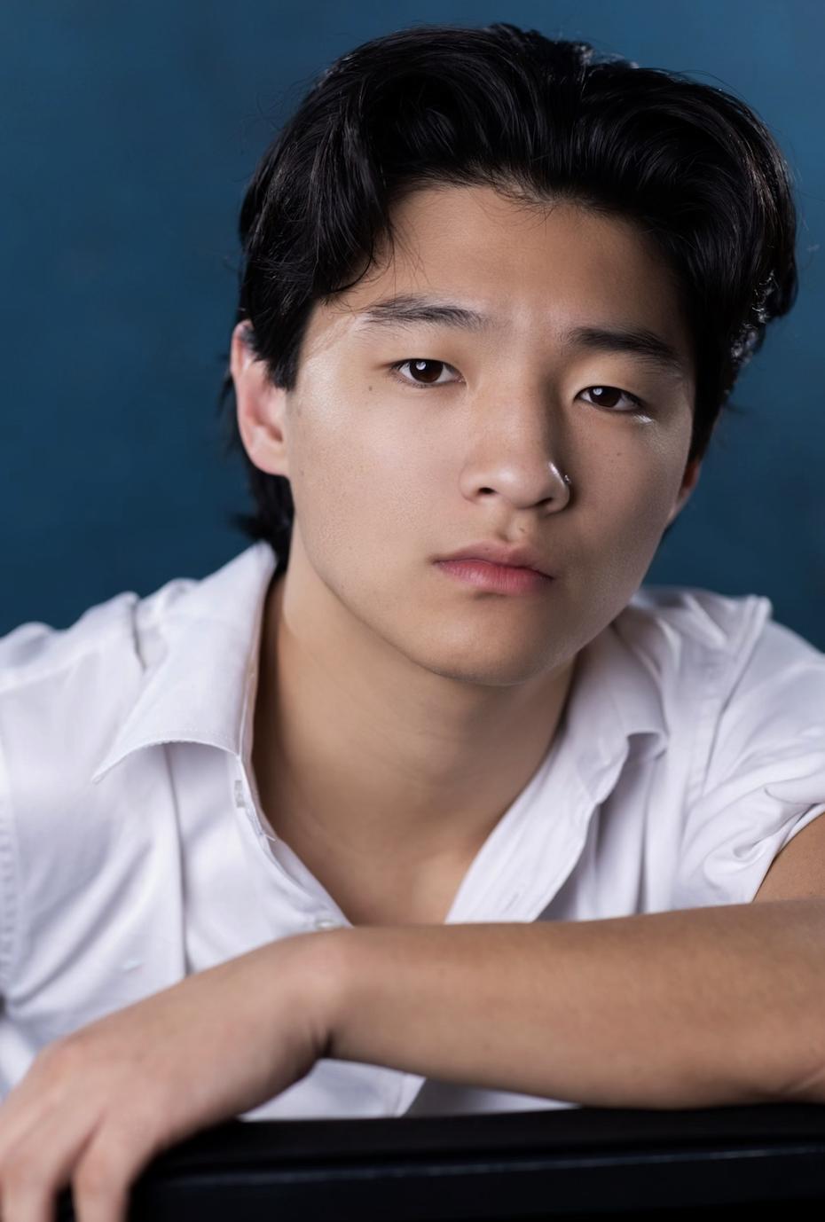 Итан Холдер