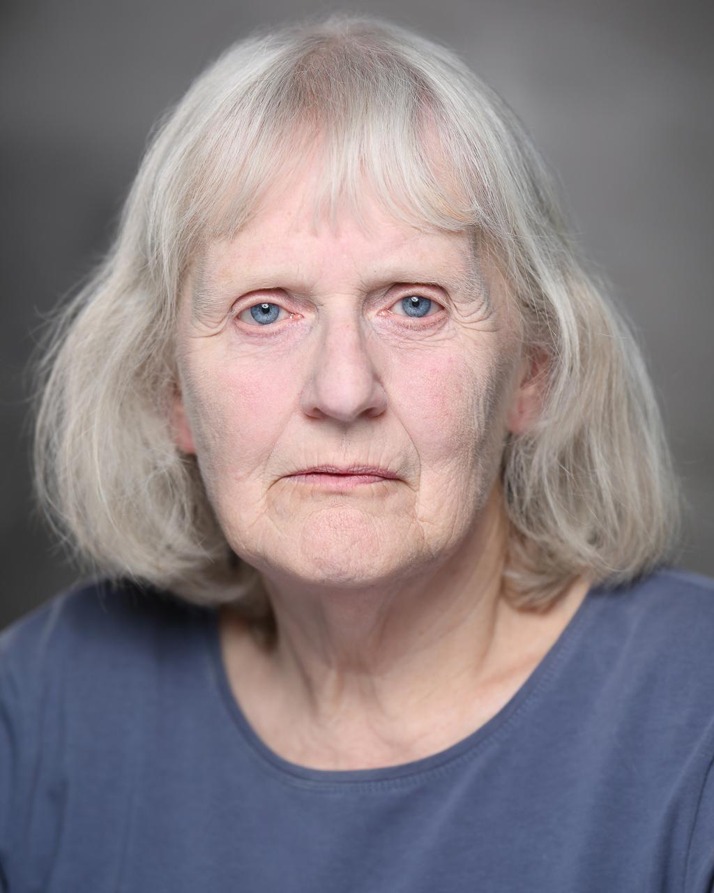 Клэр Олмонд