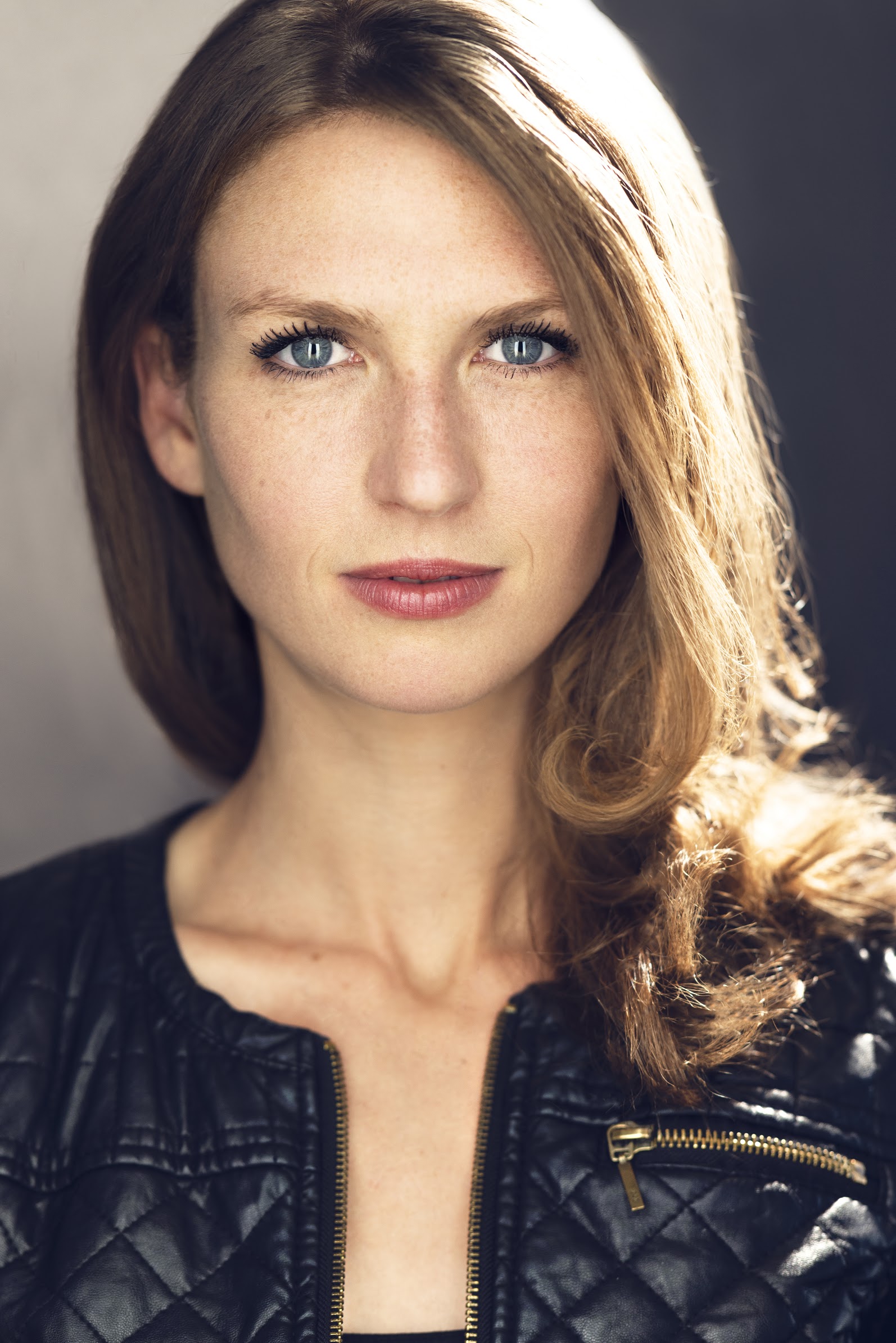 Кэролин Холдинг