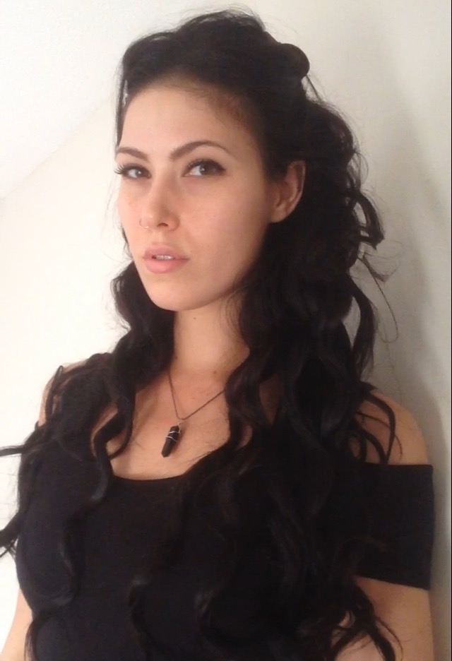 Николь Дикинсон