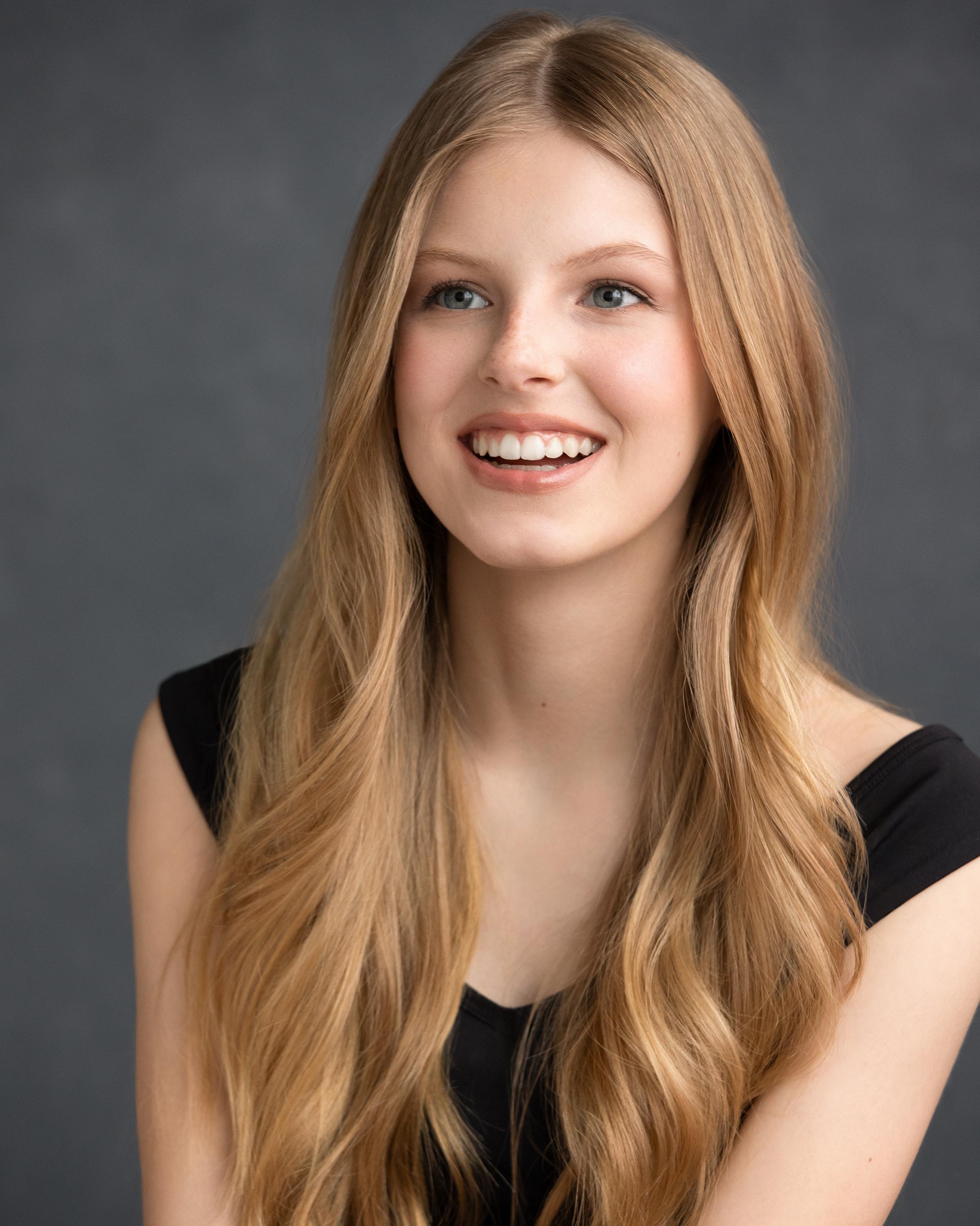 Молли Льюис