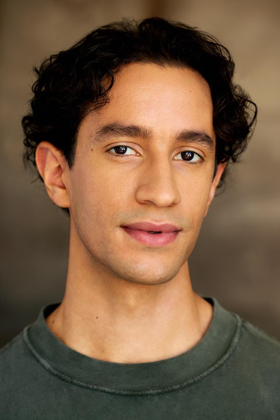 Тиаго  Сантос