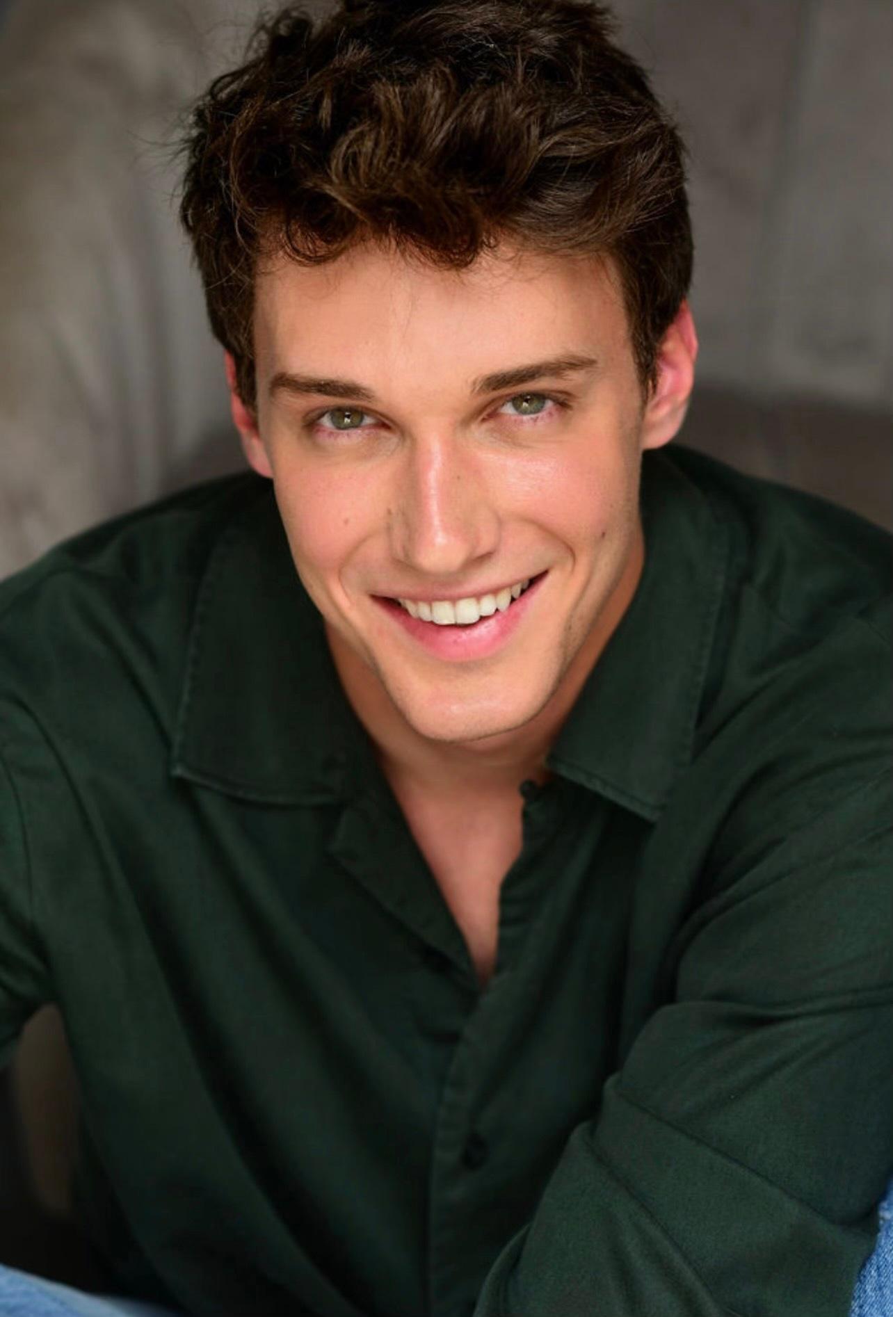 Алекс Генри