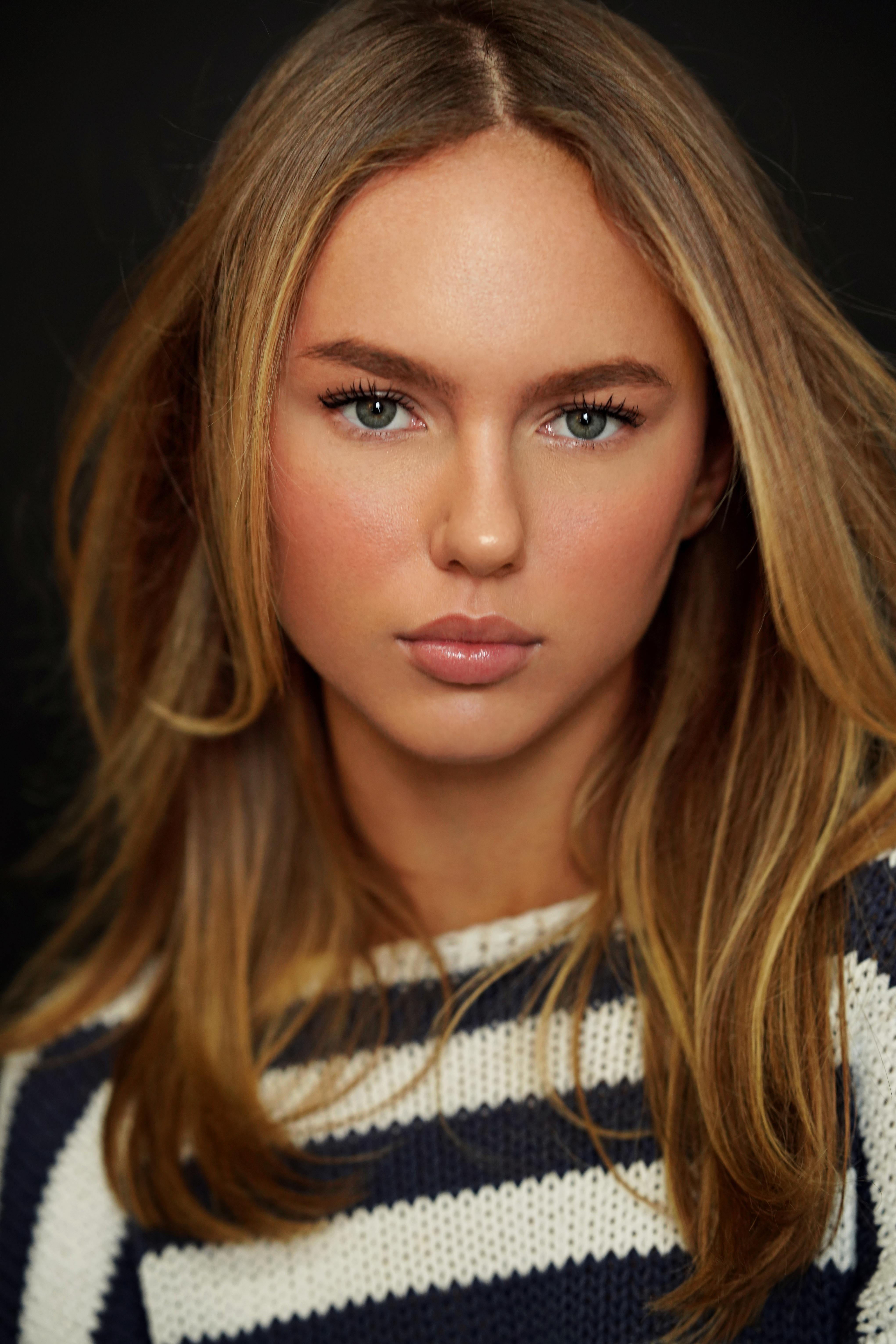 Карли Коннорс