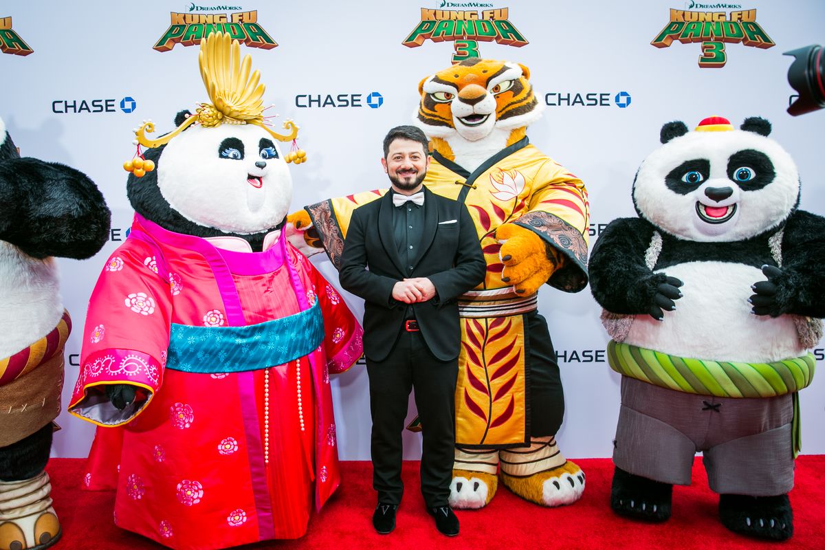 Кто озвучивал кунг фу панда в россии. Галустян на мировой премьере кунг фу Панда 3. Галустян на премьере кунг фу Панда.