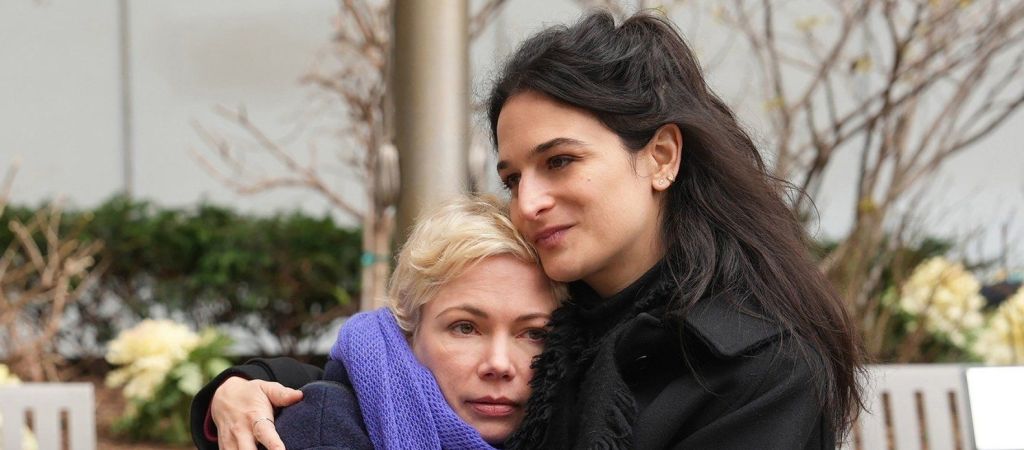 Время бинджвотчинга: 8 новых сериалов, которые стоит посмотреть за праздники