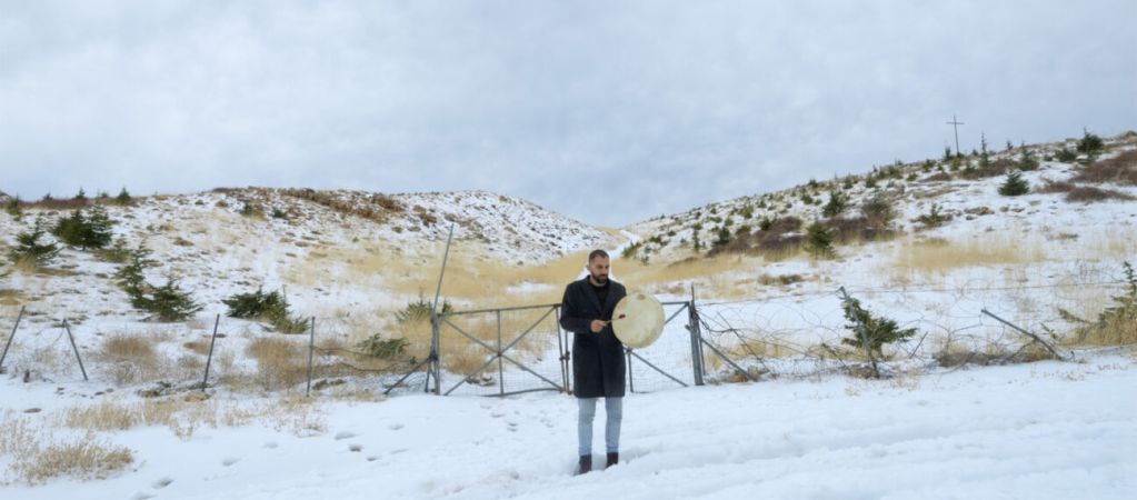 Рецензия на документальный фильм «Очертания обычных человеческих созданий» — трое друзей-кинематографистов колесят по родному Ливану