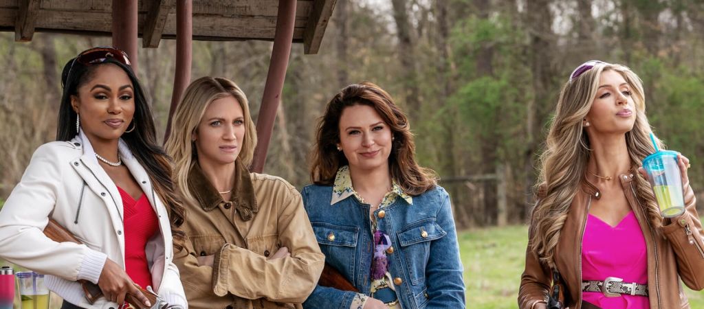 Здравствуйте, за вами следят: рецензия на сериал «Жены на охоте» с Бриттани Сноу и Малин Акерман 