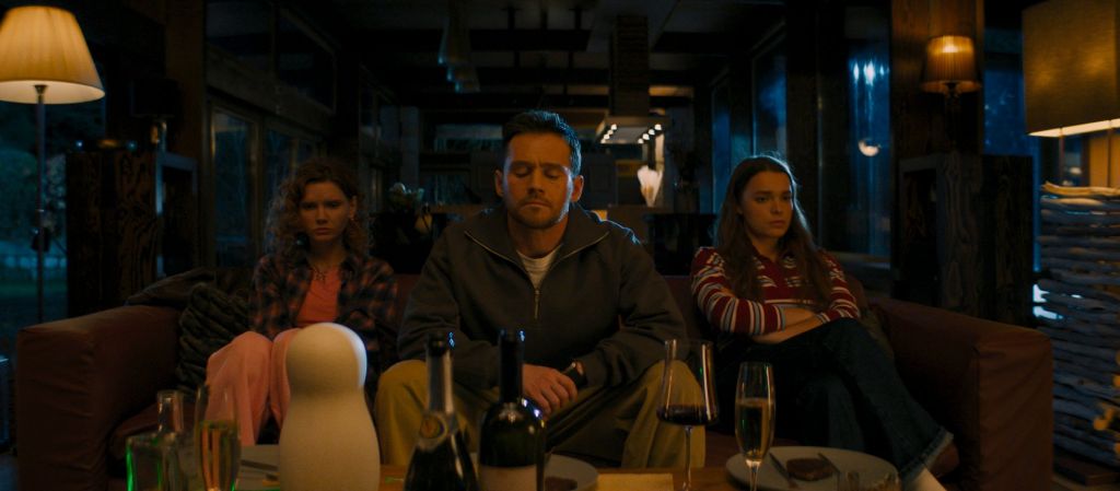 Сыграем в одну игру? Рецензия на триллер «Голосовой помощник», который может вас удивить