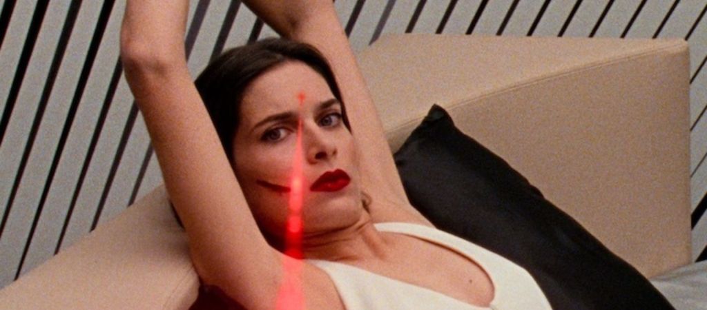 Великая иллюзия: рецензия на триллер «Отражение в мертвом алмазе» – дань уважения шпионским фильмам 60-х 