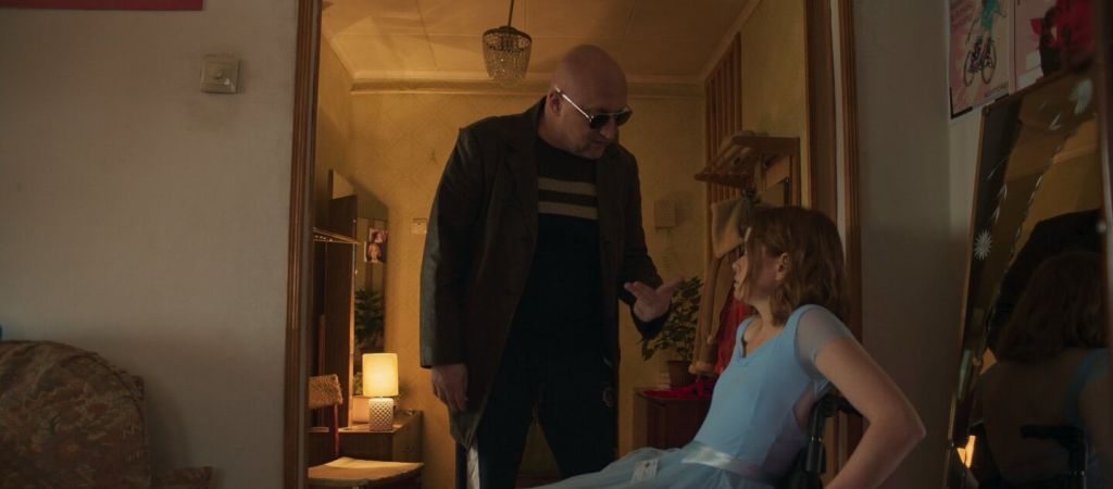 Уроки любви для Гоши Куценко: рецензия на сериал «Встать на ноги» 