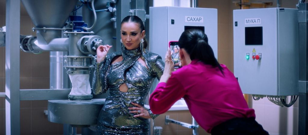 Рецензия на комедию «Равиоли Оли»: у Оли Бузовой есть свой «Мегалополис»