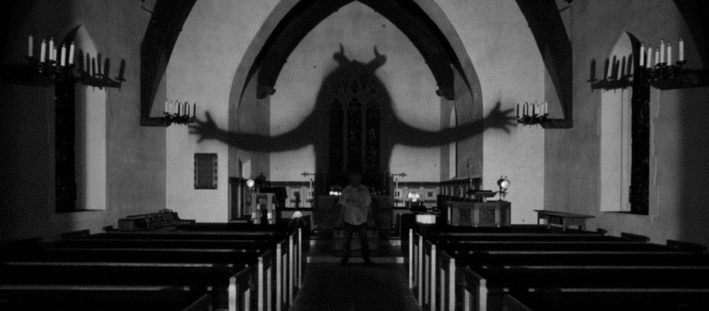 Рецензия на фильм OBEX Альберта Бирни: черно-белая фантазия об ускользающем времени