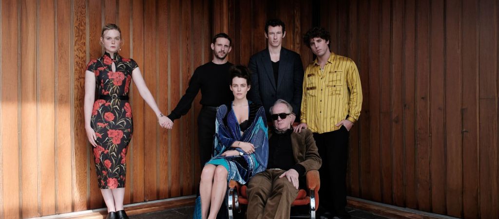 Берлинале-2026: рецензия на фильм «Подрезка кустов роз» — Памела Андерсон и Эль Фаннинг едут в «Солтберн»