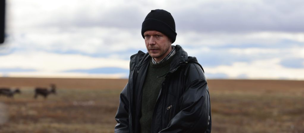 Рецензия на фильм «Цинга»: Никита Ефремов пасёт оленей в тундре и борется с демонами