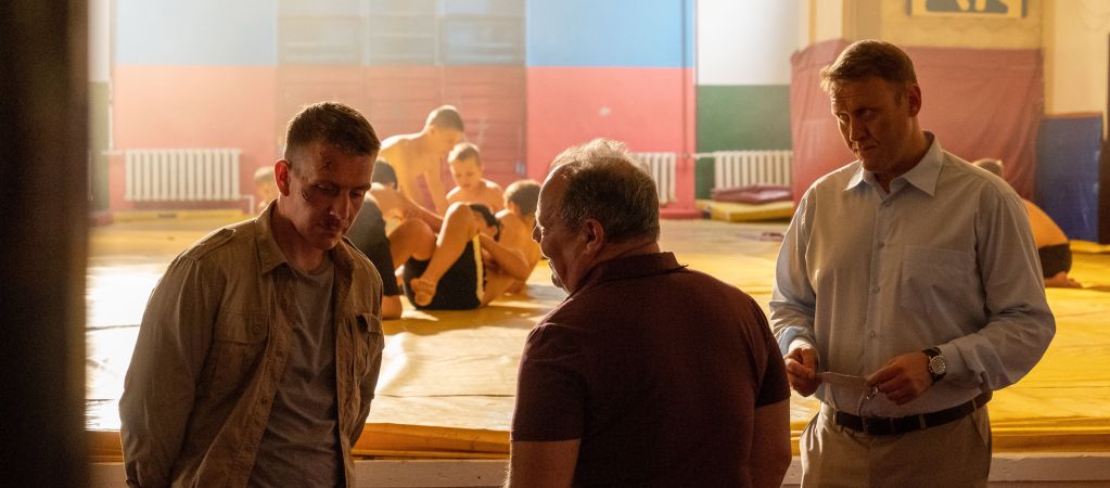 Мешают расследованию власть, олигархи и полиция: рецензия на сериал «Хрустальный»