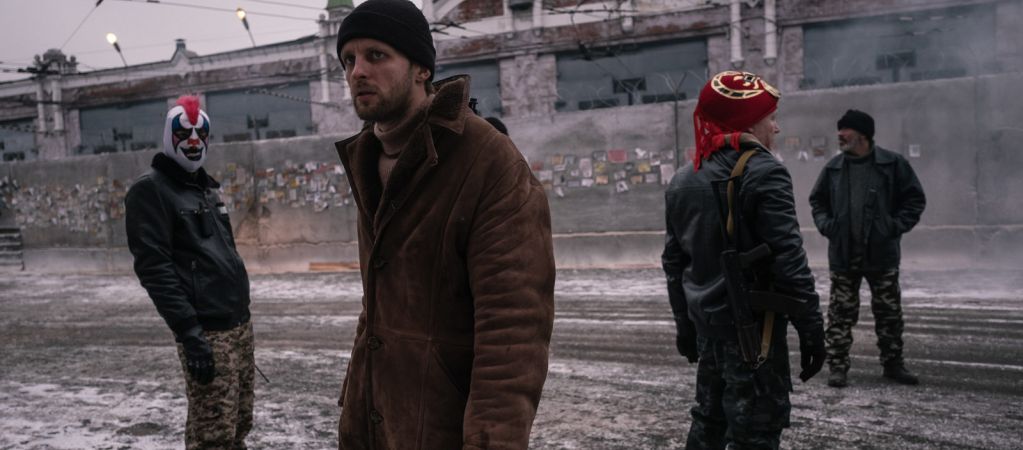 У вас стены жёлтые: Рецензия на фильм «Петровы в гриппе»