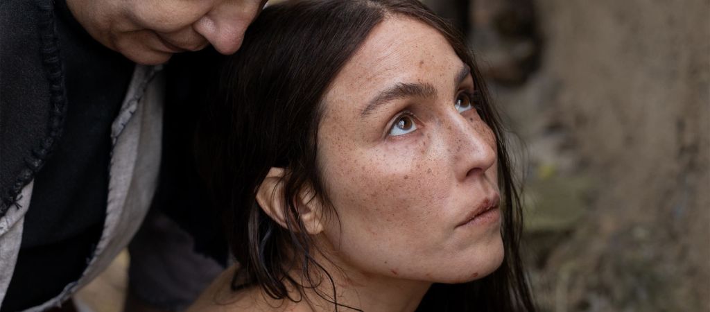 Рецензия на «Ты не будешь в одиночестве» — поэтический и невероятно красивый хоррор о ведьме