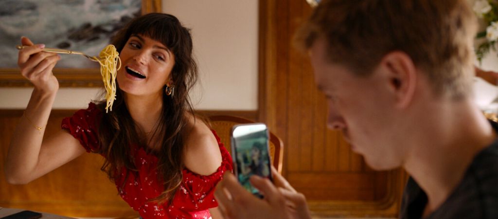 Тошнота и отвращение буржуазии: Рецензия на фильм «Треугольник печали»