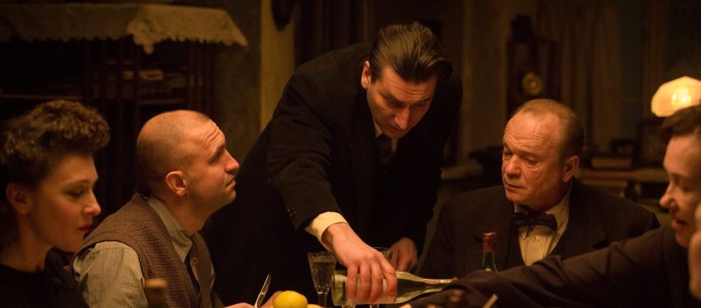 Рецензия на фильм «За нас с вами» — историческую драму Андрея Смирнова, режиссёра «Белорусского вокзала»