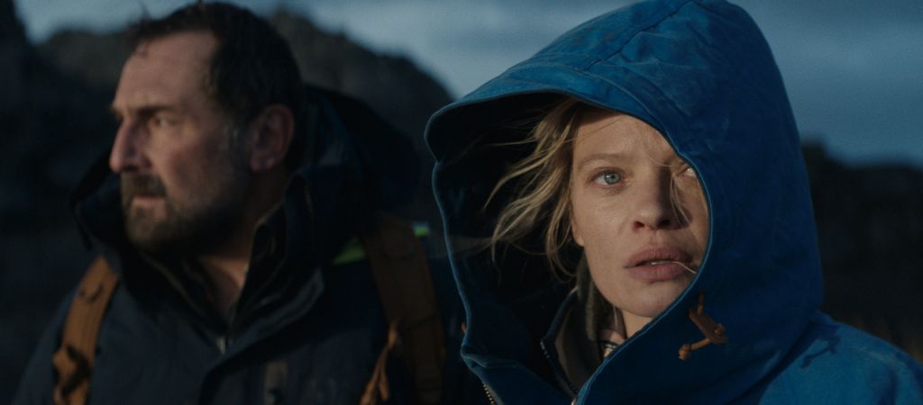 Рецензия на фильм «Остров изгоев» — робинзонаду с Жилем Леллушем и Мелани Тьерри