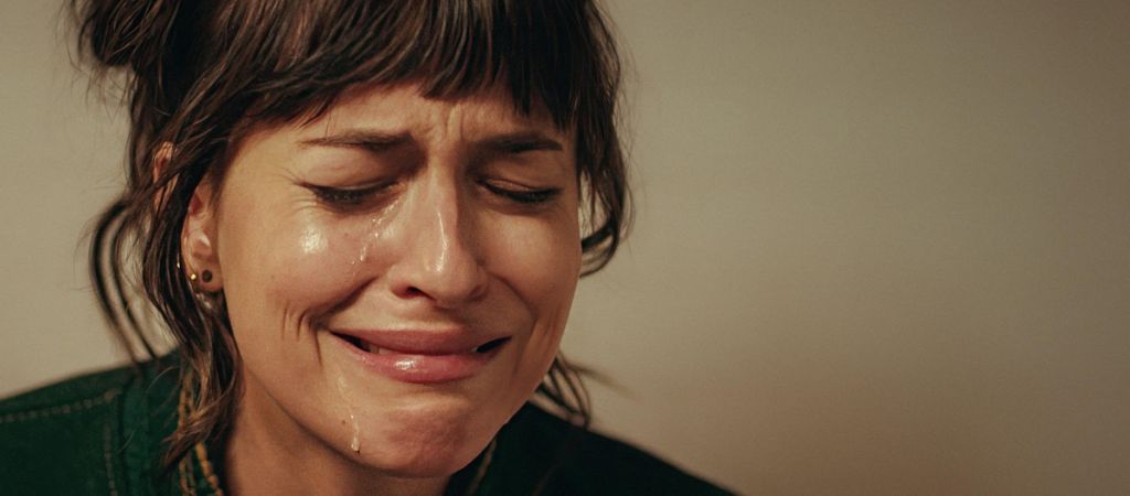 Первые шаги на пути к уверенности: рецензия на фильм «В порядке ли я?» с Дакотой Джонсон