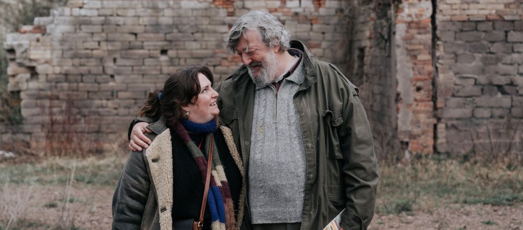 «В каждой семье есть что-то, о чём все знают, но предпочитают не обсуждать вслух». Лина Данэм и Стивен Фрай о фильме «Моя семья»