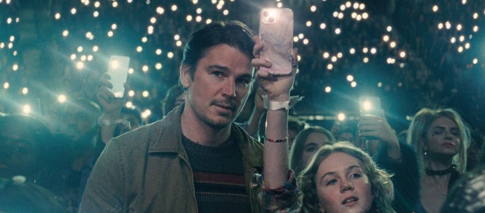 Спасибо папе за веселье: рецензия на триллер «Ловушка» М. Найта Шьямалана