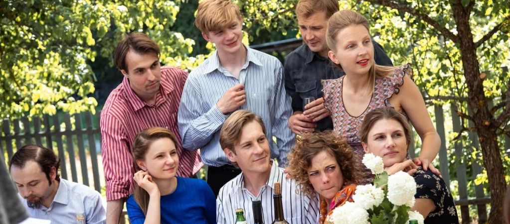 Рецензия на сериал «Я не могу без тебя» — стерильную деревенскую мелодраму про любовь и Советский Союз