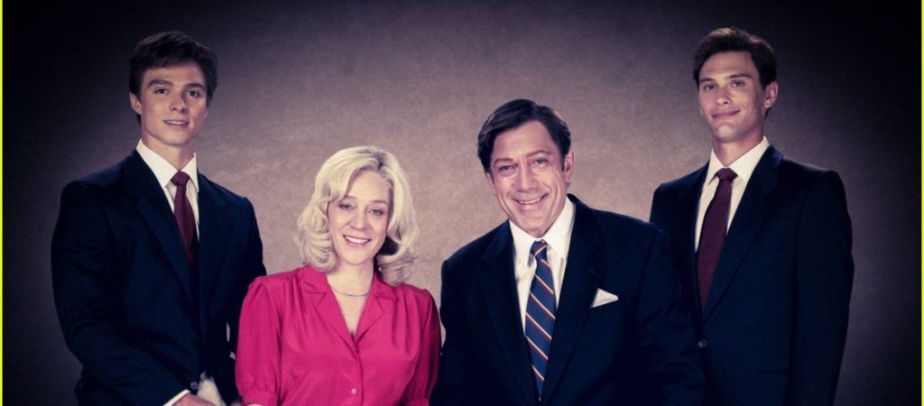 Трудные подростки: рецензия на сериал «Монстры: История братьев Менендес» от Райана Мерфи