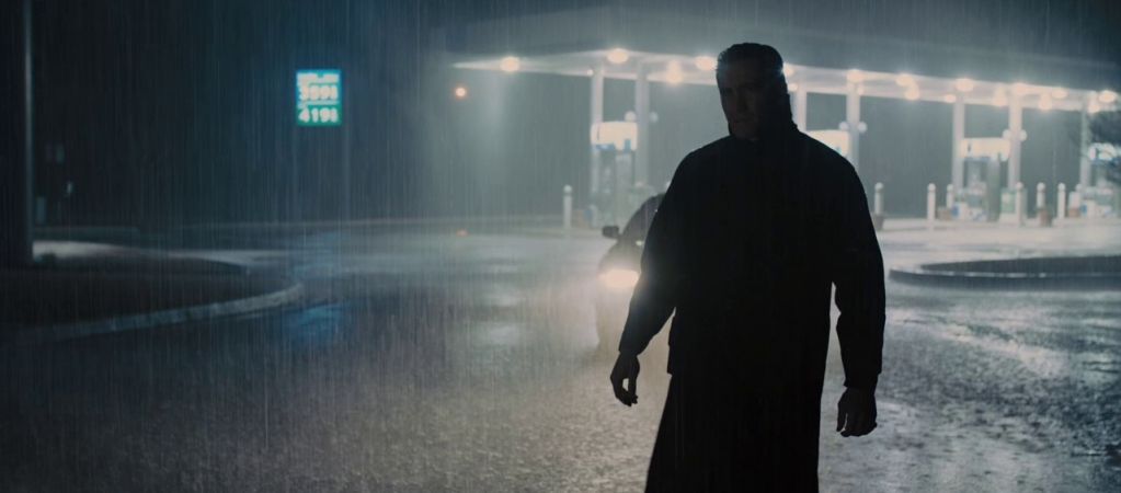 7 остросюжетных триллеров для просмотра дома в дождливый выходной