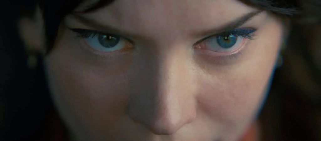 Бывшая мормонка, звезда хорроров и певица: кто такая Софи Тэтчер?