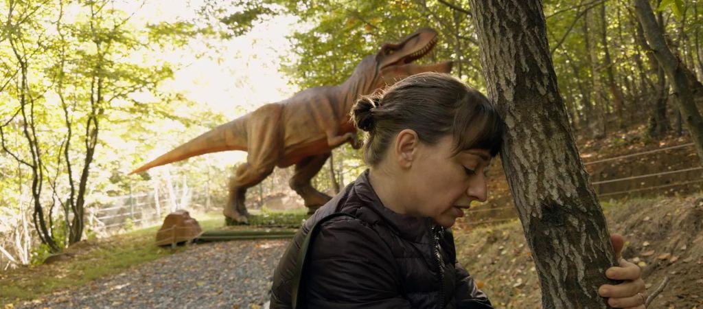 Берлинале-2025: рецензия на фильм «Континенталь’25» — Раду Жуде снова шутит (очень хорошие) анекдоты