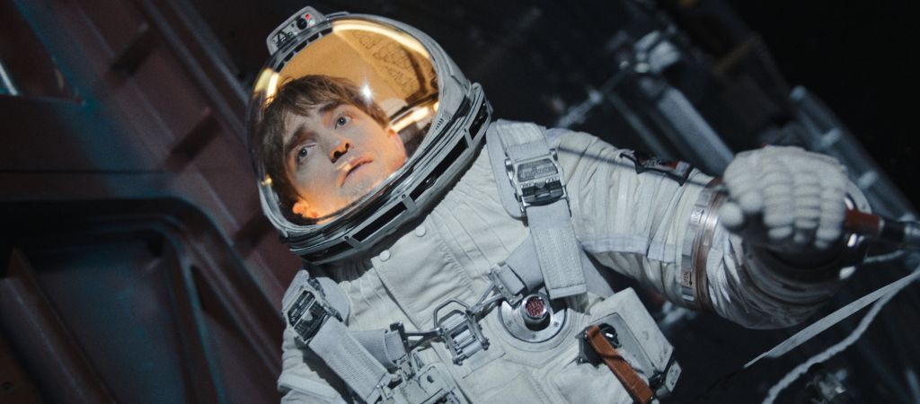 Что смотреть дома в апреле?